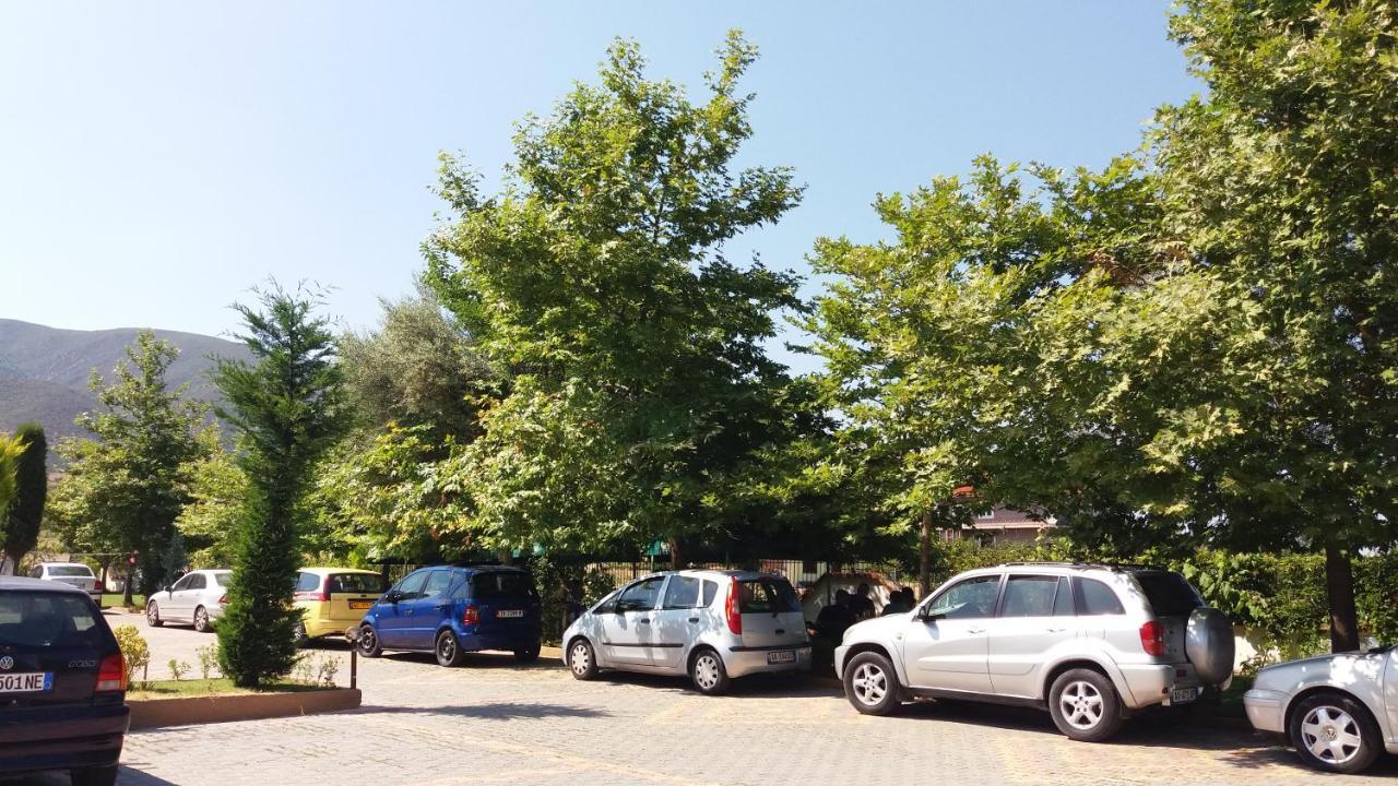 Camping & Guest House Herges Udenisht Exterior foto